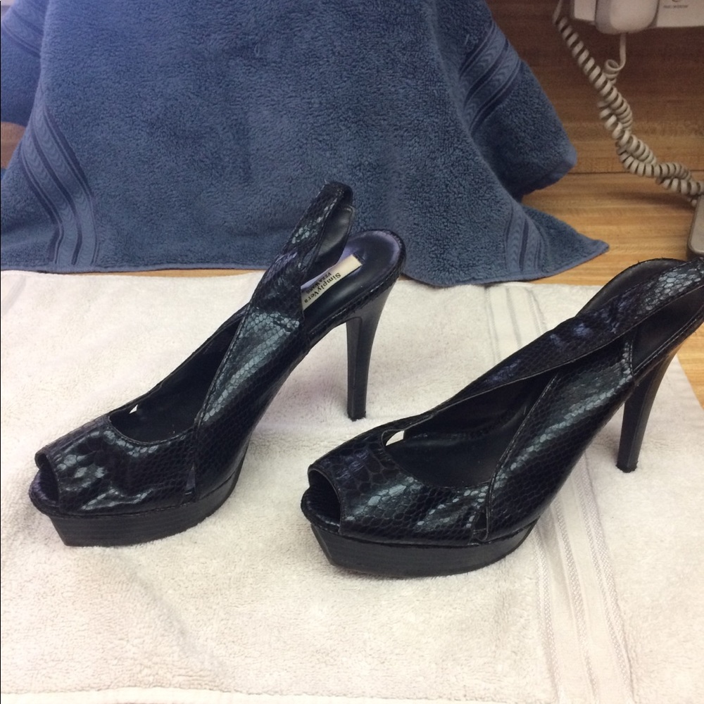 Vera Wang Slip On’s